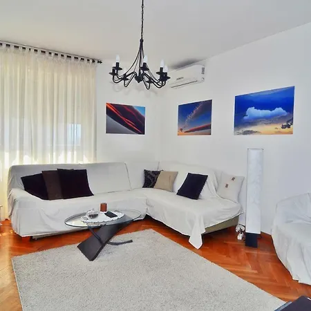Aleksandar's Belvedere Appartement